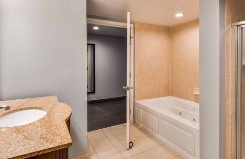 Champaign Hotel | Best Western Plus Champaign/Urbana Inn