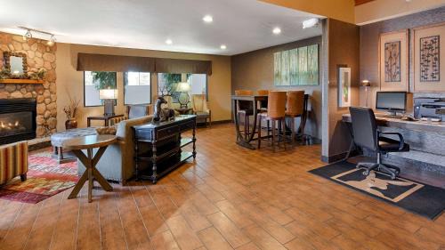 Craig Hotel | Best Western Plus Deer Park Hotel and Suites
