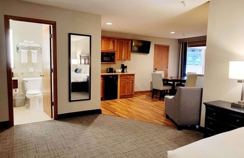 Dubuque Hotel | Best Western Plus Dubuque Hotel & Conference Center