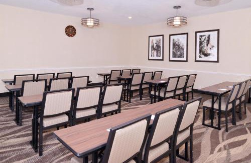 Altvan Hotel | Best Western Plus Frontier Inn
