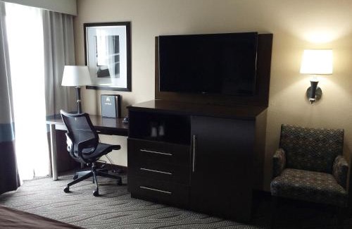 Ellendale Hotel | Best Western Plus Galleria Inn & Suites