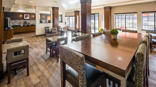 Stone Oak Hotel | Best Western Plus Hill Country Suites