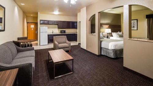 Stone Oak Hotel | Best Western Plus Hill Country Suites
