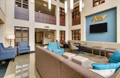 Indianapolis Hotel | Best Western Plus Indianapolis North at Pyramids
