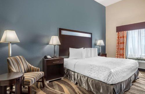 Lake Jackson Hotel | Best Western Plus Lake Jackson Inn & Suites