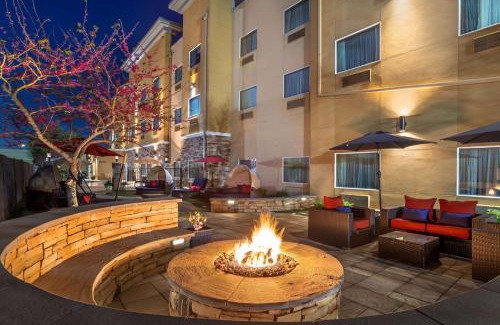 Lake Jackson Hotel | Best Western Plus Lake Jackson Inn & Suites