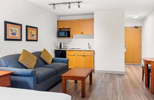 Langley Hotel | Best Western Plus Langley Inn