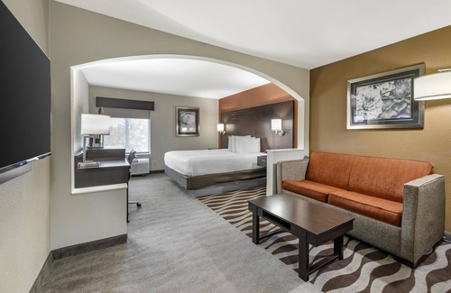 Lee's Summit Hotel | Best Western Plus Lee's Summit Hotel & Suites