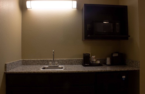 Menomonie Hotel | Best Western Plus Menomonie Inn & Suites