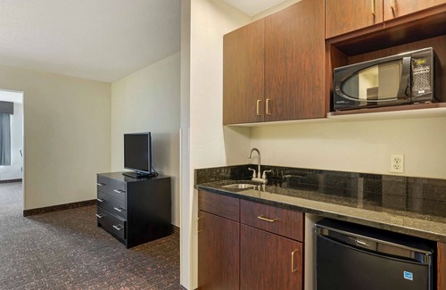 Carter Lake Hotel | Best Western Plus Omaha Airport Inn