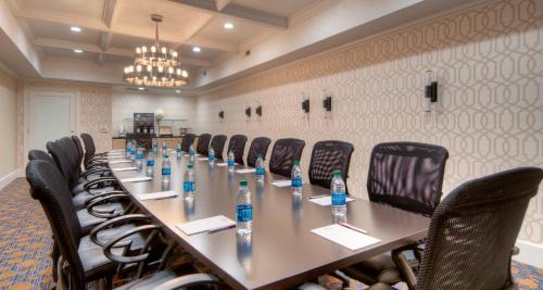 Downtown Hotel | Best Western Plus Palm Court Hotel