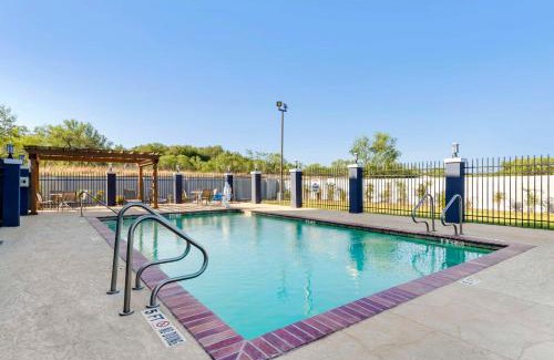 Pleasanton Hotel | Best Western Plus Pleasanton Hotel