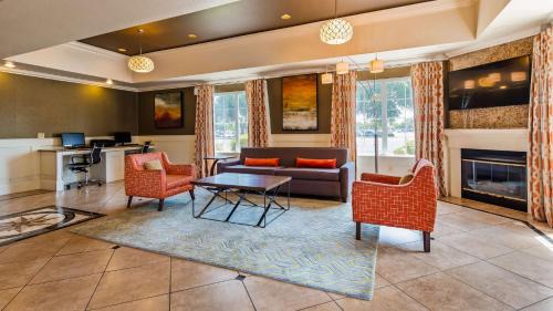Oakdale Hotel | Best Western Plus Rama Inn & Suites