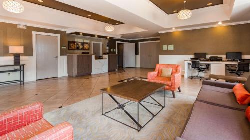 Oakdale Hotel | Best Western Plus Rama Inn & Suites