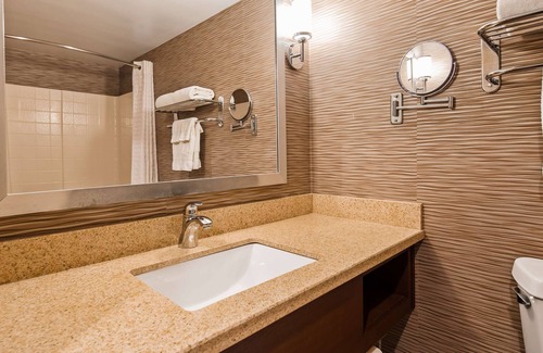Oakdale Hotel | Best Western Plus Rama Inn & Suites
