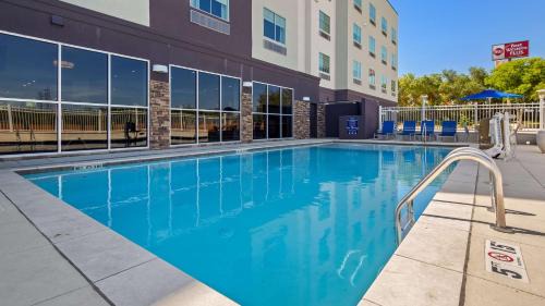 Pecan Valley Hotel | Best Western Plus Roland Inn & Suites