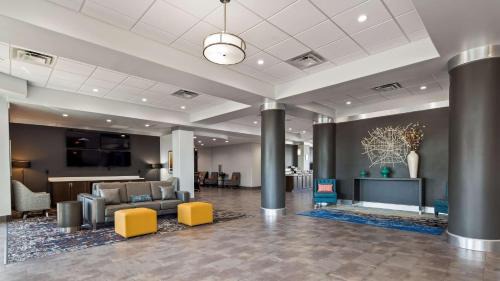 Pecan Valley Hotel | Best Western Plus Roland Inn & Suites