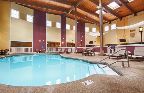 Quad Cities Hotel | Best Western Plus Steeplegate Inn