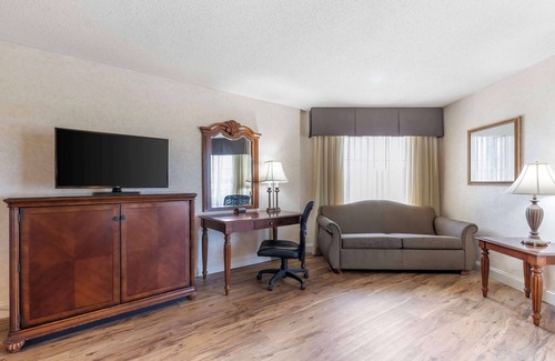 Quad Cities Hotel | Best Western Plus Steeplegate Inn