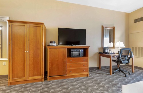 Pecos Hotel | Best Western Plus Swiss Chalet Hotel & Suites