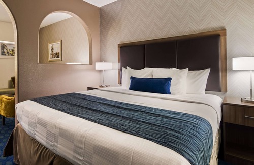 Tulsa Hotel | Best Western Plus Tulsa Inn & Suites