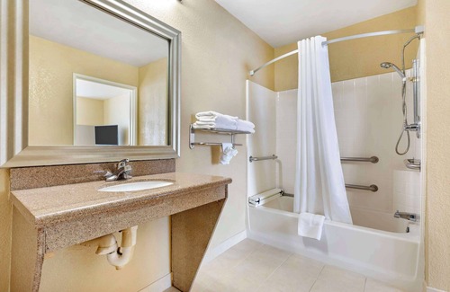 Bellmead Hotel | Best Western Plus Waco North