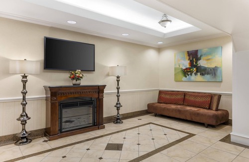 Waxahachie Hotel | Best Western Plus Waxahachie Inn & Suites