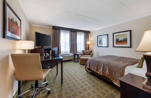 White Bear Lake Hotel | Best Western Plus White Bear Country Inn
