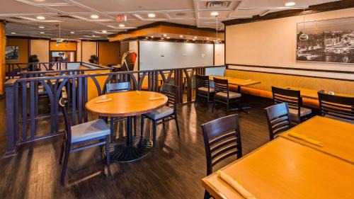 Etobicoke Hotel | Best Western Premier Toronto Airport Carlingview Hotel