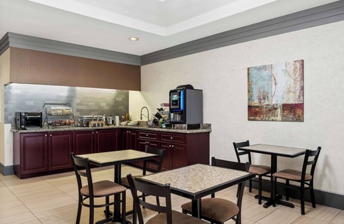 Cochrane Hotel | Best Western Swan Castle Inn