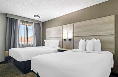 Joplin Hotel | Best Western The Oasis at Joplin