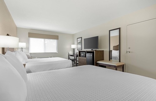 Grove Hotel | Best Western Timberridge Inn