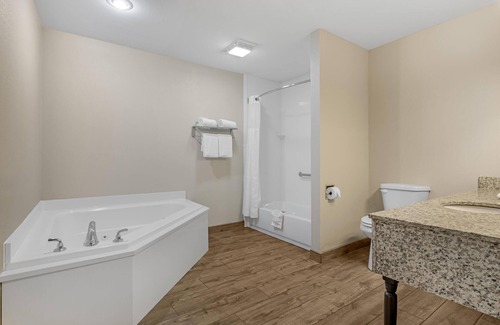 Grove Hotel | Best Western Timberridge Inn