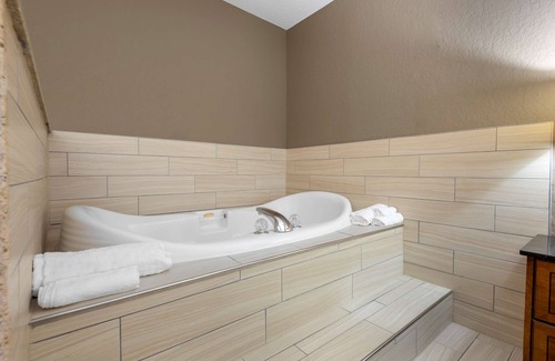 Ithaca Hotel | Best Western University Inn