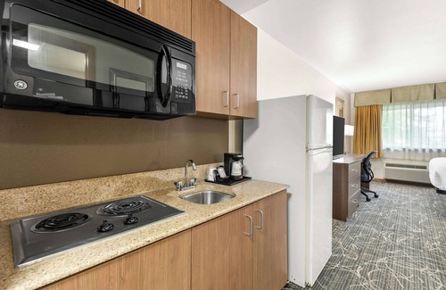 Madison Hotel | Best Western West Towne Suites