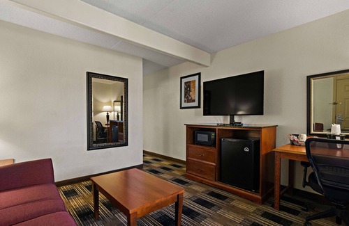 Fayetteville Hotel | Best Western Windsor Suites