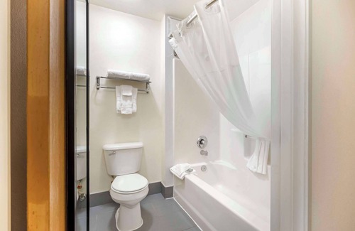 Laurel Hotel | Best Western Yellowstone Crossing