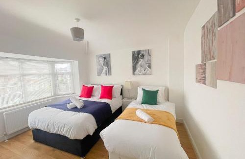 Salford Apartment | BetaHouse -3BR -Pool Table -Free parking -Spacious