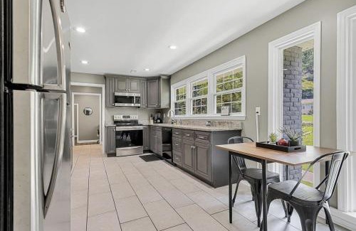 Huntsville House | Bethany A American Retreat