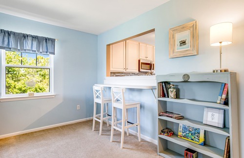 Ocean View Condo | Bethany Bay Third-Floor Dog-Friendly Condo w/Free WiFi, Balcony, & Shared Pool