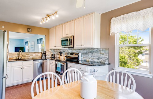 Ocean View Condo | Bethany Bay Third-Floor Dog-Friendly Condo w/Free WiFi, Balcony, & Shared Pool
