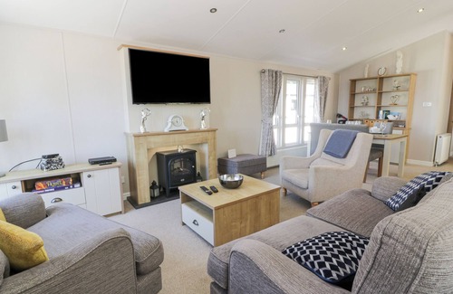 Wemyss Bay Cottage | BETHANY'S RETREAT, pet friendly, with a garden in Wemyss Bay