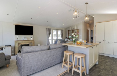 Wemyss Bay Cottage | BETHANY'S RETREAT, pet friendly, with a garden in Wemyss Bay