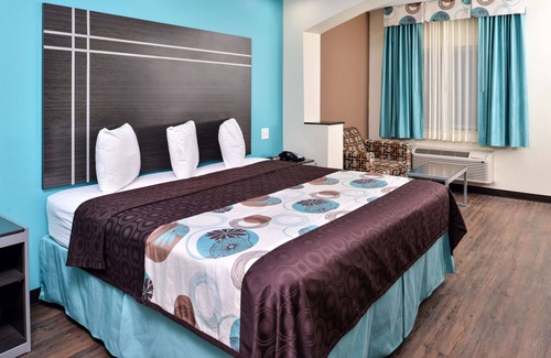 Spring Hotel | Better Choice For Your Vacation! Great Unit! Close to TGR Exotics Wildlife Park!