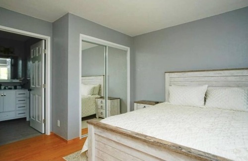 East San Mateo House | Better Than Hotel Private Entrance to quiet private Master bedroom-self ck in