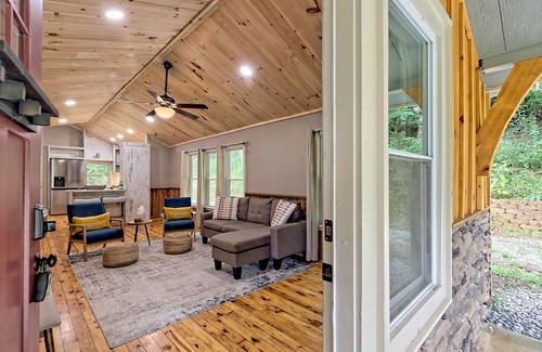Rabun Gap House | Betty's Creek 3/2 Valley Cabin w/Mtn. View & Creek