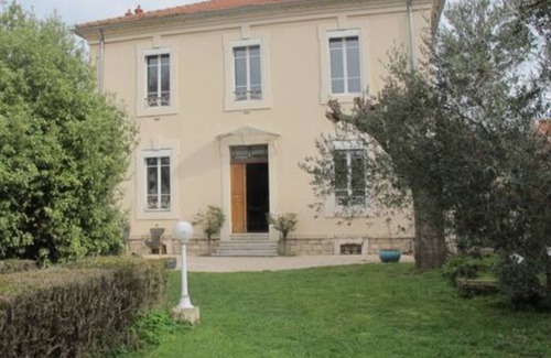 Ales House | Between Cevennes and Sea, town house with garden and swimming pool (6 people)