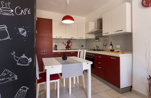 Raffa Apartment | Between lake and vineyards: spacious apartment near beaches