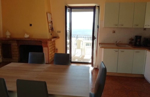 Coldragone Apartment | Between (Rome, Tivoli Fountain, Pompeii, Caserta Palace, Capri, Sorrento)