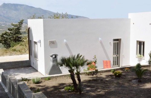Custonaci House | Between sky and sea vacation home.
